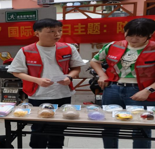 禁毒宣傳進小區(qū),共筑防毒安全墻——首義名居禁毒宣傳活動 禁毒宣傳進小區(qū),共筑防毒安全墻——首義名居禁毒宣傳活動