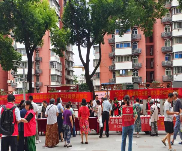 禁毒宣傳進小區(qū),共筑防毒安全墻——首義名居禁毒宣傳活動 禁毒宣傳進小區(qū),共筑防毒安全墻——首義名居禁毒宣傳活動